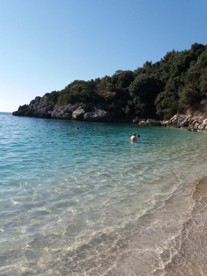 Theros Blu Sarakiniko (Epirus) Luaran gambar
