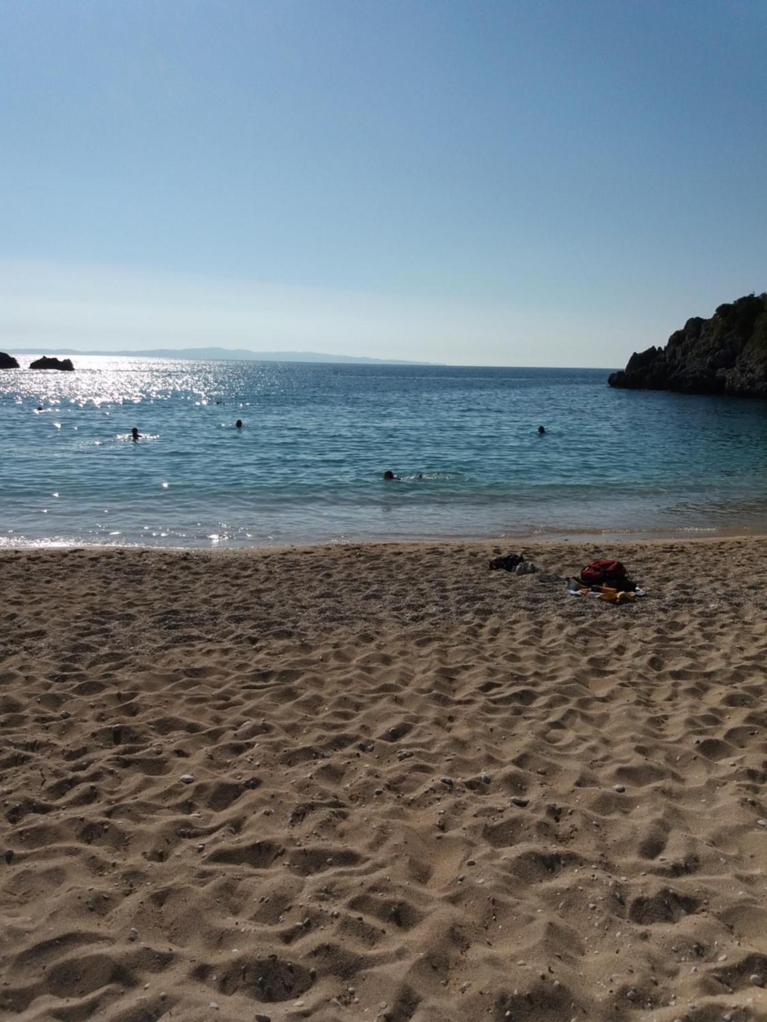 Theros Blu Sarakiniko (Epirus) Bilik gambar