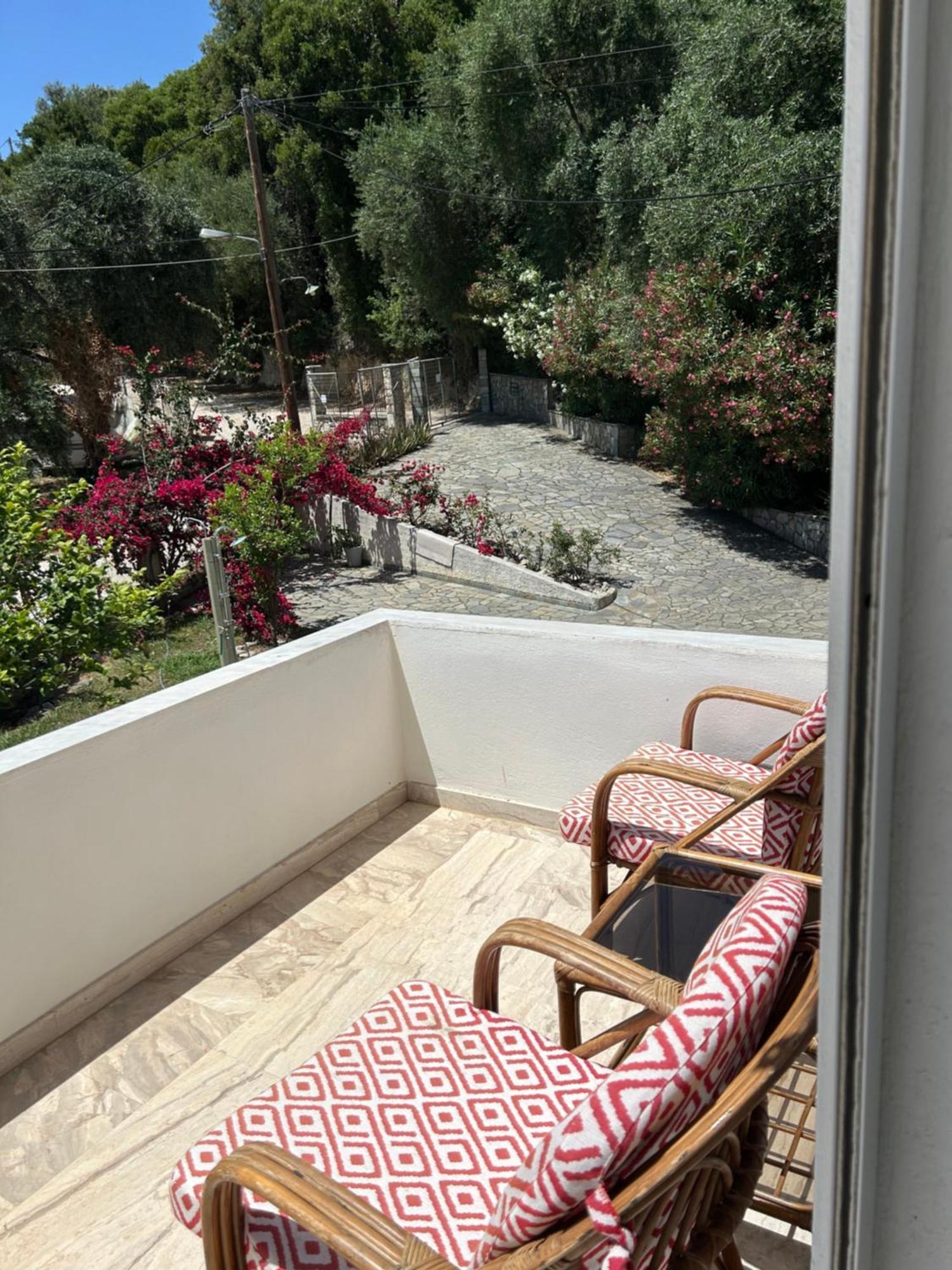 Theros Blu Sarakiniko (Epirus) Luaran gambar