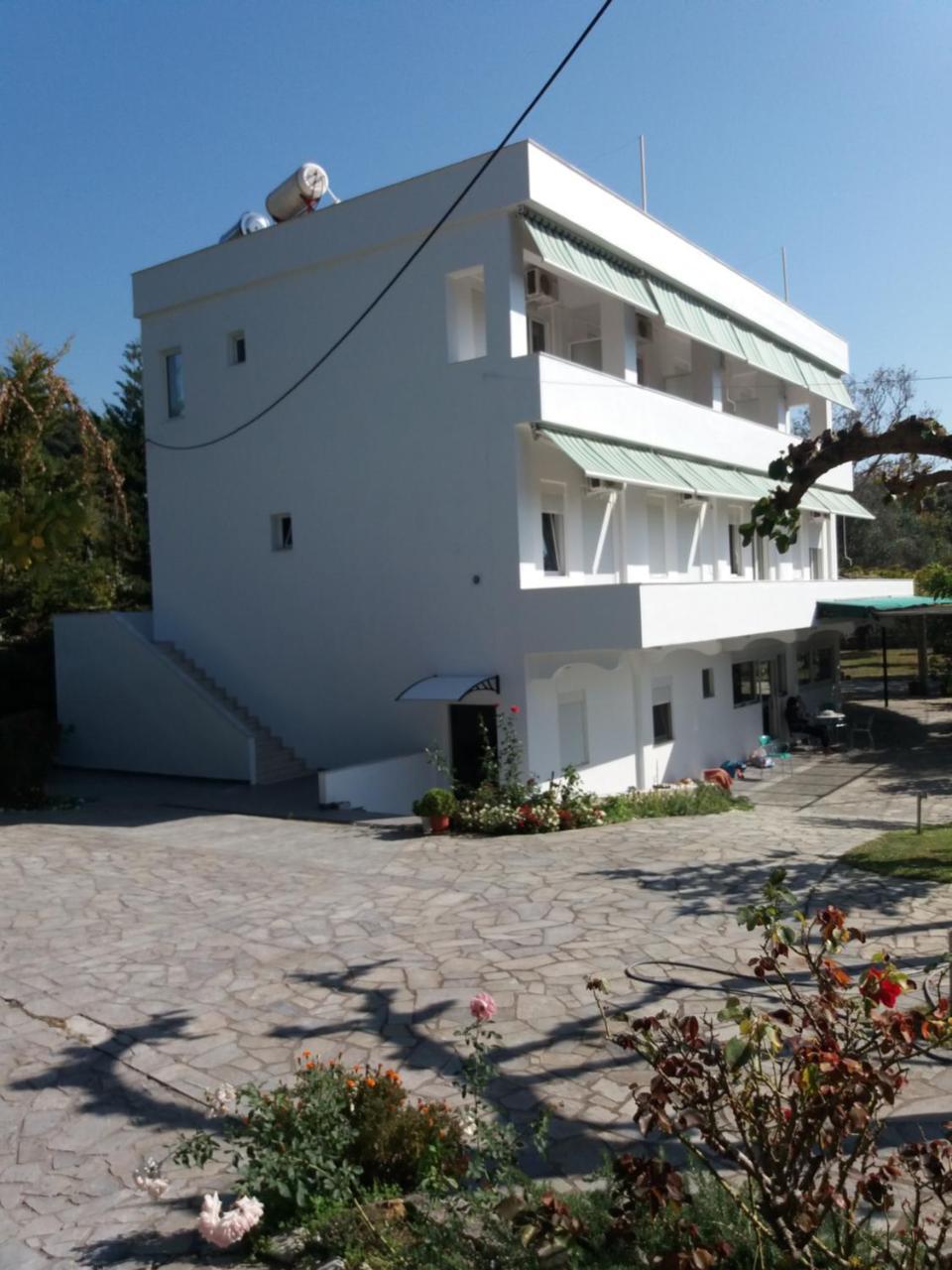 Theros Blu Sarakiniko (Epirus) Luaran gambar