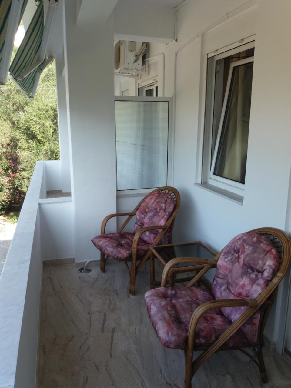 Theros Blu Sarakiniko (Epirus) Luaran gambar